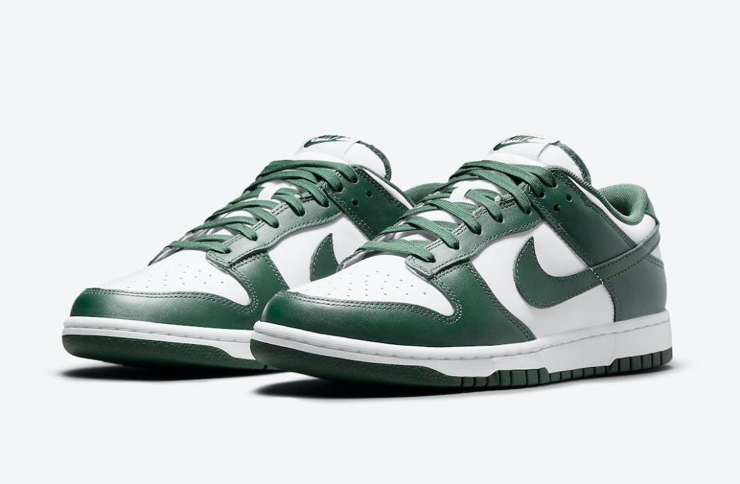 Men's SB Dunk Low Team Green Shoes