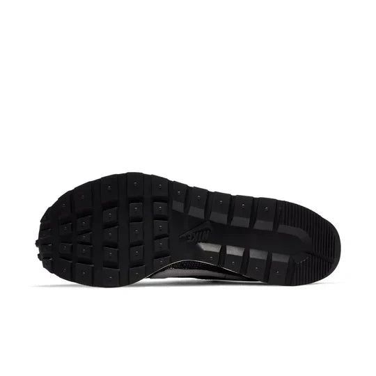 Men's Nike Vaporwaffle Sacai Black White Shoes