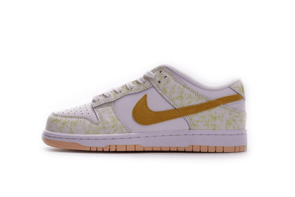 Men's SB Dunk Low Yellow Strike Shoes