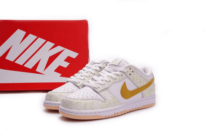 Men's SB Dunk Low Yellow Strike Shoes