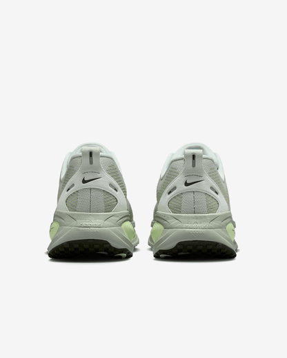 Men's Nike Vomero 18 Light Silver Shoes