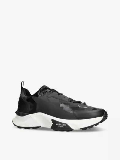Men's Valentino Garavani Baskets True Act Black Sneakers