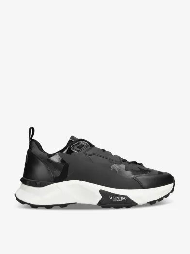 Men's Valentino Garavani Baskets True Act Black Sneakers