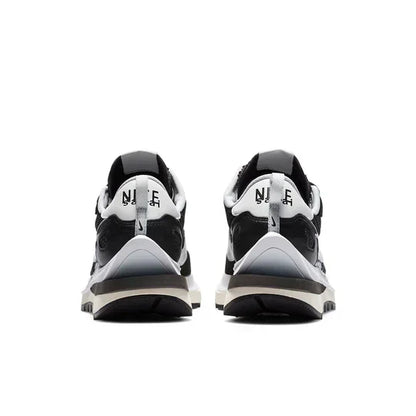 Men's Nike Vaporwaffle Sacai Black White Shoes